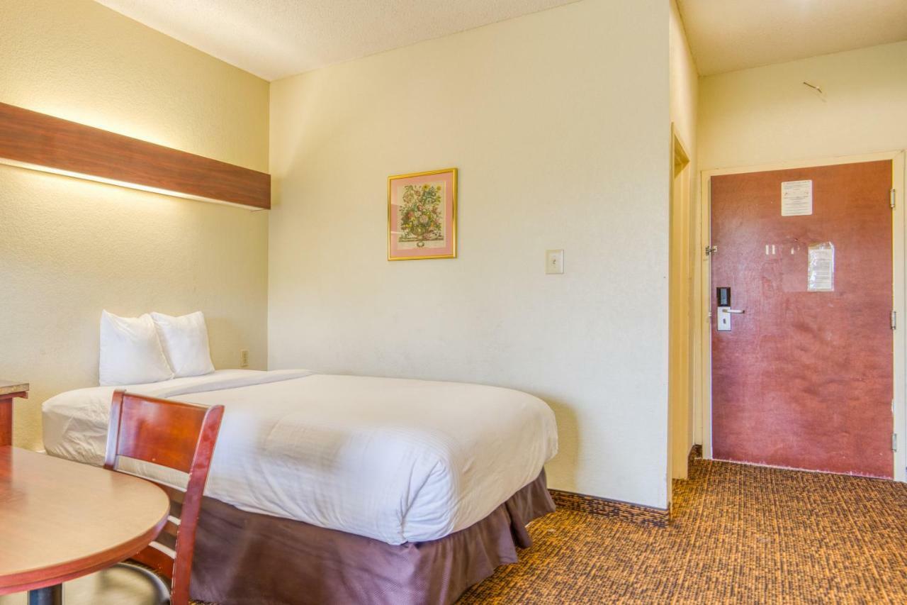 Trident Inn & Suites, Baton Rouge (Adults Only) Prairieville Ngoại thất bức ảnh
